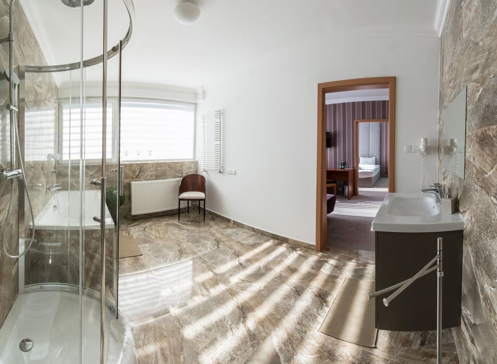 Hotel Europejski Nysa Ngoại thất bức ảnh
