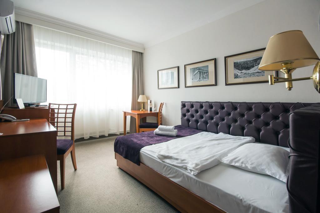 Hotel Europejski Nysa Ngoại thất bức ảnh